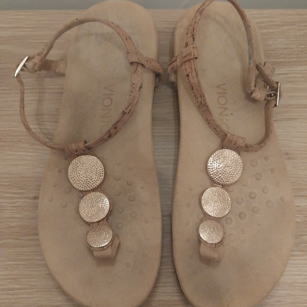 Vionic Women's Gold and Tan Sandals
